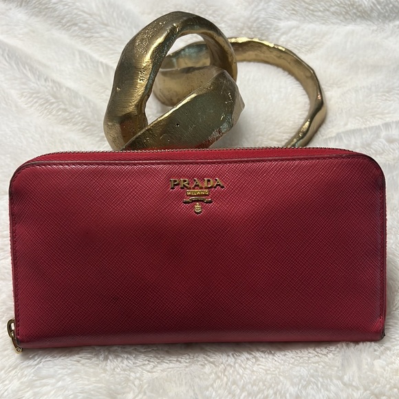 Low start, PRADA Pink Safiano Leather Zip Around wallet EUC - Picture 2 of 8
